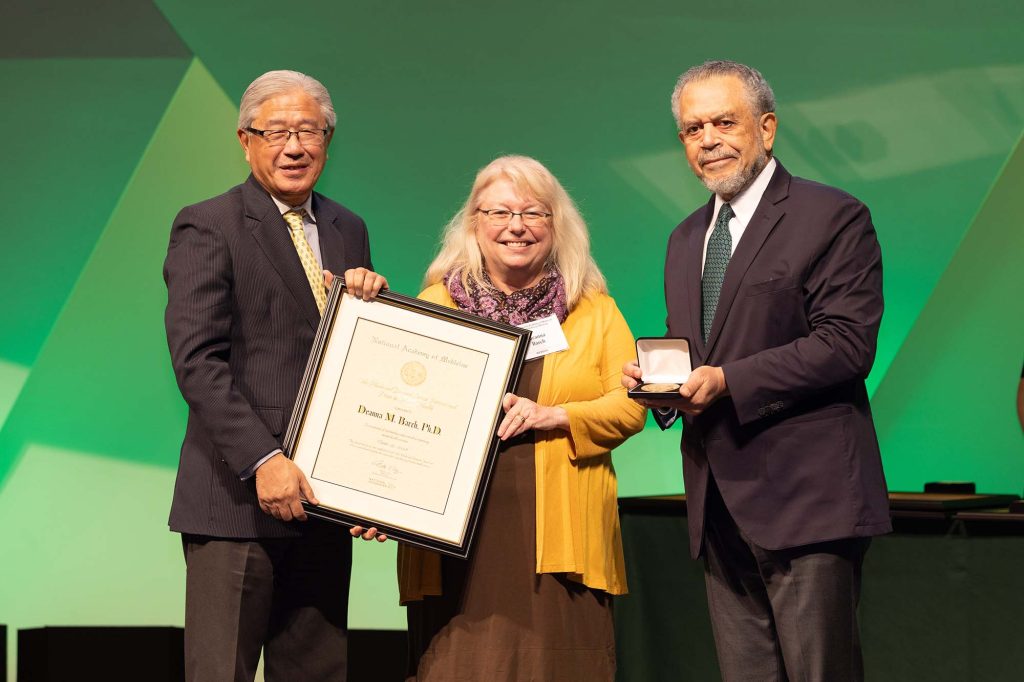 Deanna Barch receiving the Sarnat Prize from the National Academy of Medicine.